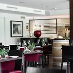 Nira Alpina Hotel