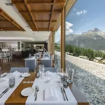 Nira Alpina Hotel 4*
