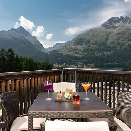 Nira Alpina Hotel