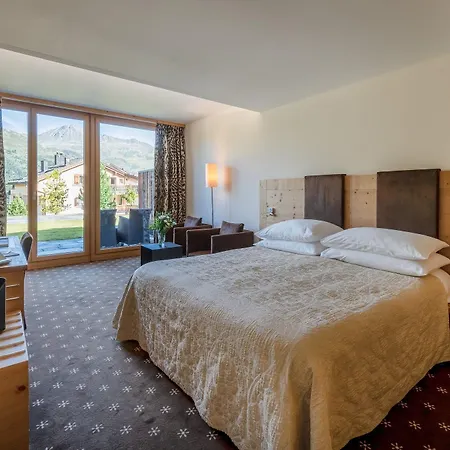 Nira Alpina Hotel 4*