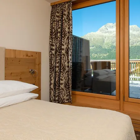 Nira Alpina Hotel 4*