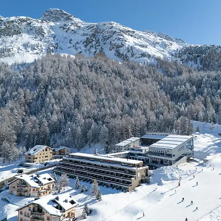 Nira Alpina Hotel 4*