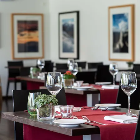 Nira Alpina Szálloda Silvaplana