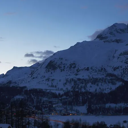 Nira Alpina Hotel 4*