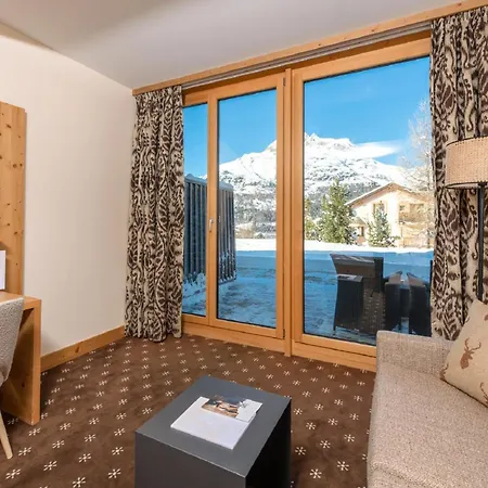 Nira Alpina Hotel