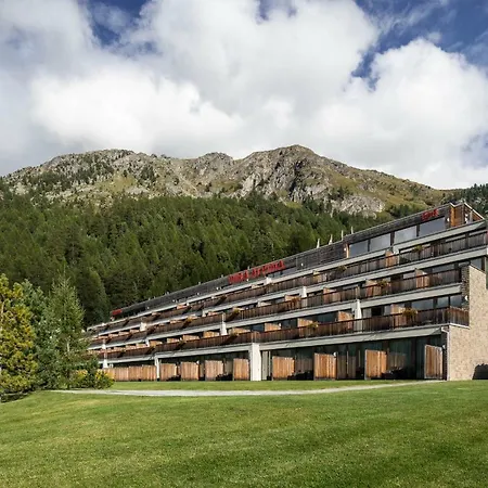 Nira Alpina Hotel 4*