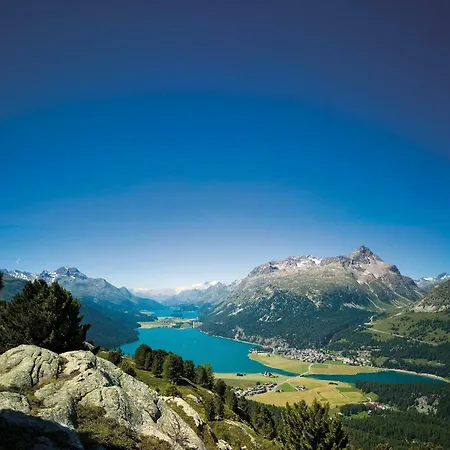 Nira Alpina Hotel 4*