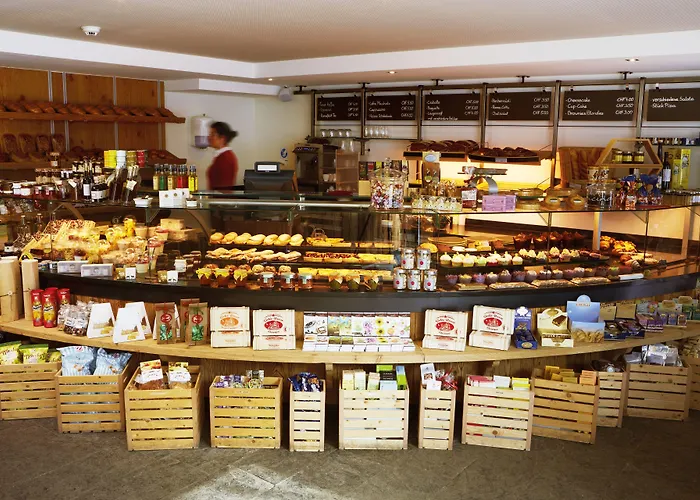 Nira Alpina Hotel 4*