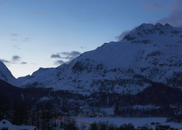 Nira Alpina Hotel 4*