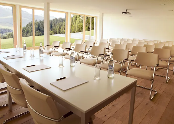 Отель Nira Alpina