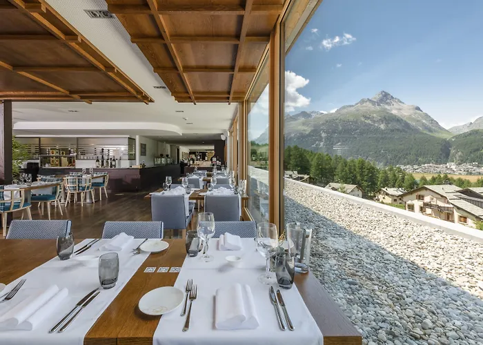 Nira Alpina Hotel 4*