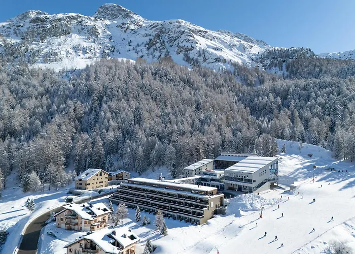 Nira Alpina Hotel 4*