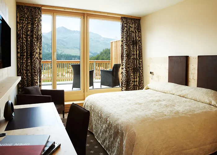 Nira Alpina Hotel 4*