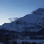 Nira Alpina Hotel 4*