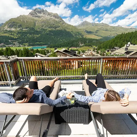 Nira Alpina Hotel 4*