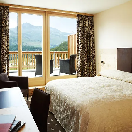 Nira Alpina Hotel 4*